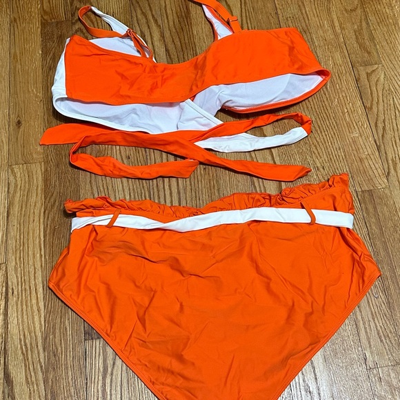 🧡🤍Highwasted 2pice Swimsuit🤍🧡 - Picture 3 of 5
